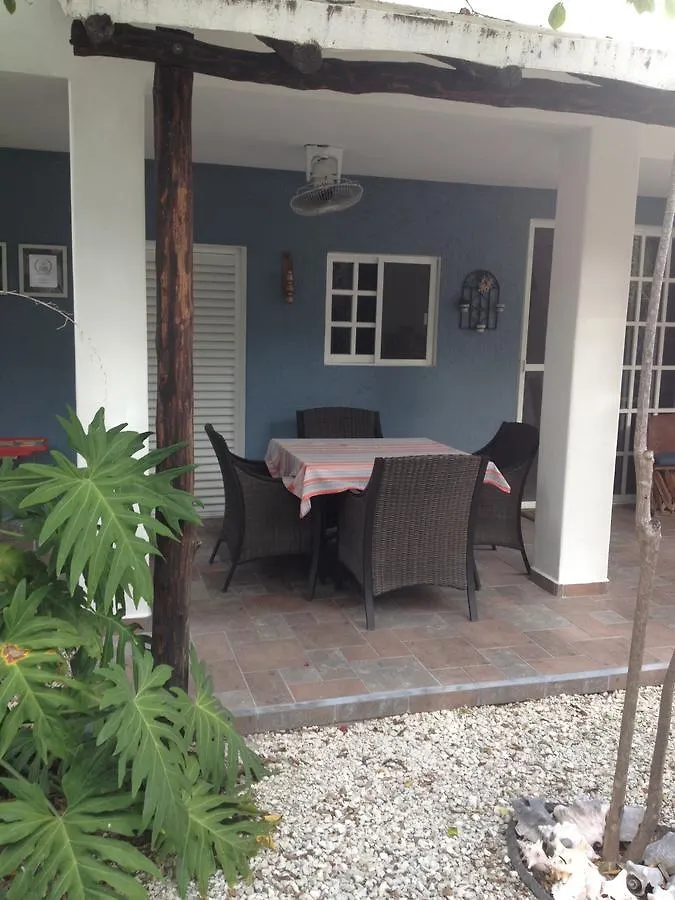 فندق مبيت وإفطار Villa Escondida Guest House Cozumel Downtown